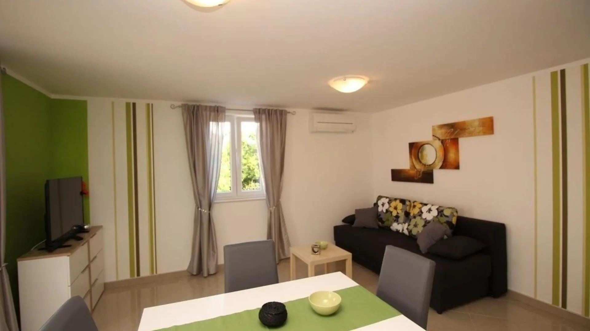 Appartement In Baska Mit Eigenem Balkon